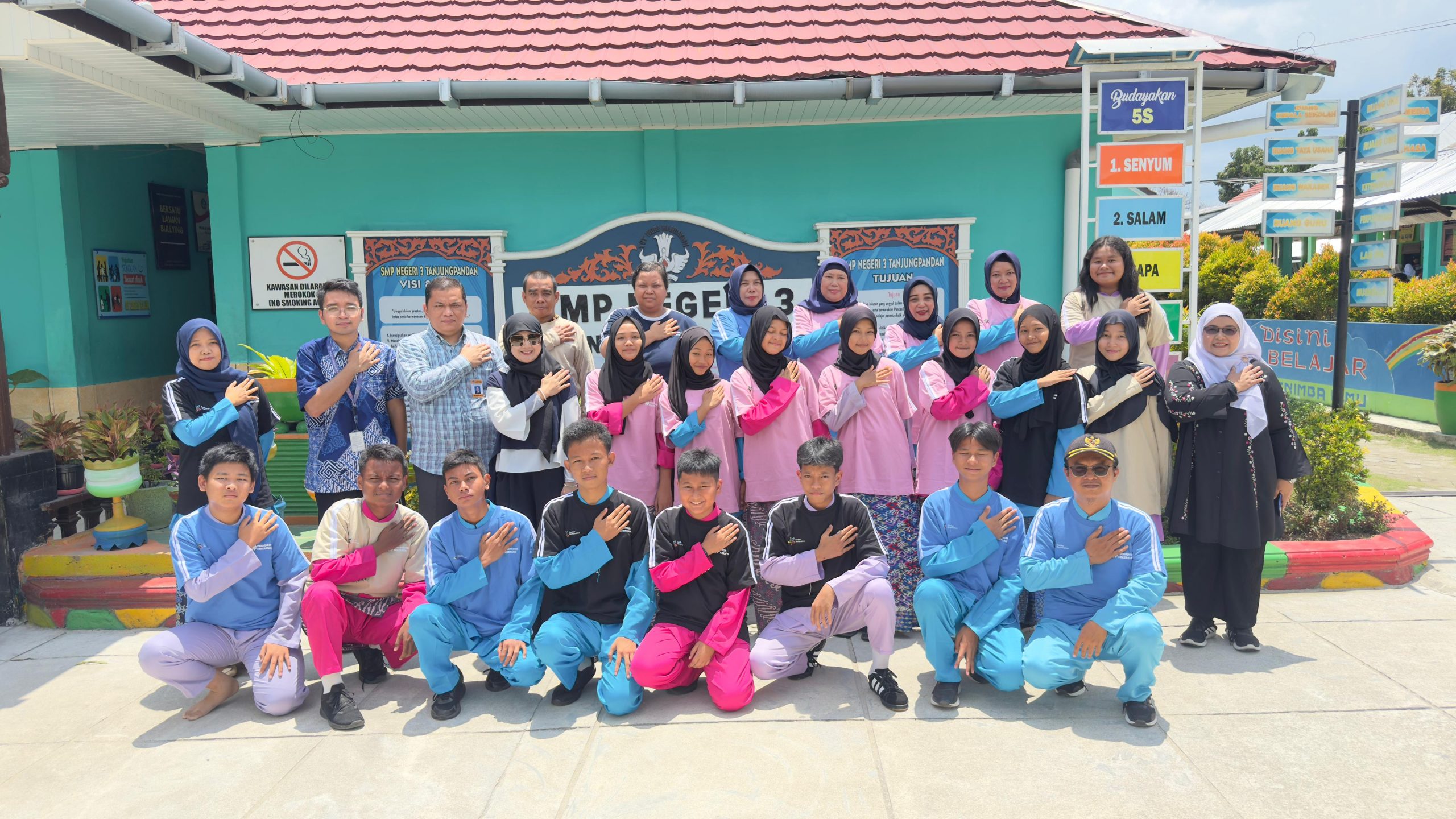 PEMANTAUAN DAN EVALUASI PROGRAM DAN PRODUK PENGUATAN KARAKTER OLEH PUSPEKA DI SMP NEGERI 3 TANJUNGPANDAN PEMANTAUAN DAN EVALUASI PROGRAM DAN PRODUK PENGUATAN KARAKTER OLEH PUSPEKA DI SMP NEGERI 3 TANJUNGPANDAN