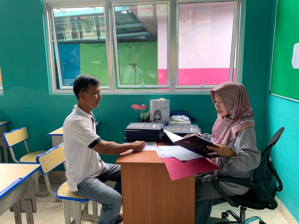 Pembagian Rapor Semester Ganjil Tahun Ajaran 2024/2025 di SMP Negeri 3 Tanjungpandan