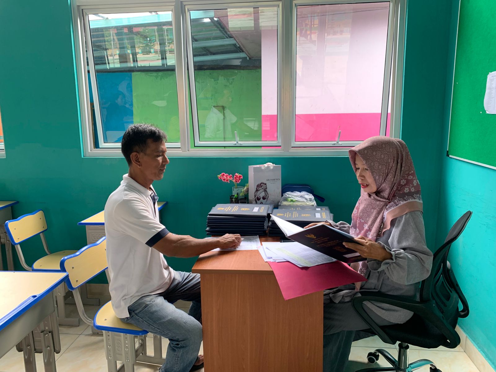 Pembagian Rapor Semester Ganjil Tahun Ajaran 2024/2025 di SMP Negeri 3 Tanjungpandan Pembagian Rapor Semester Ganjil Tahun Ajaran 2024/2025 di SMP Negeri 3 Tanjungpandan