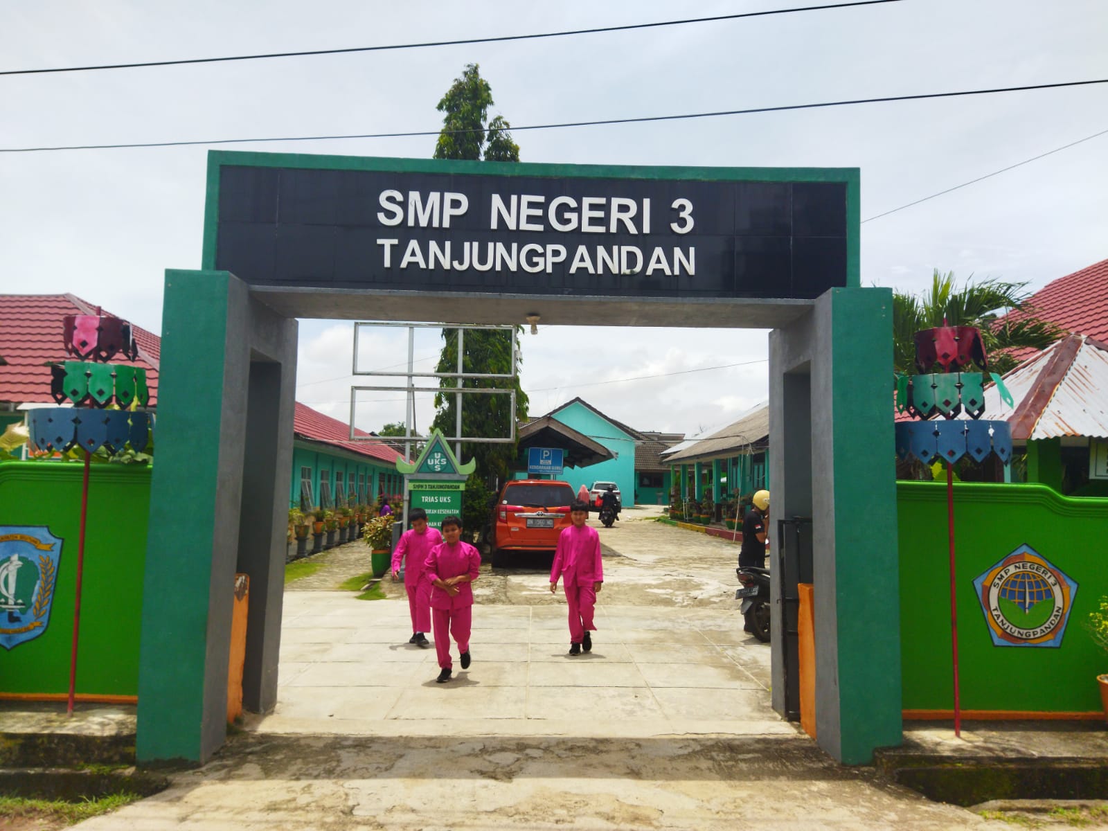 Sekolah Bersih dan Asri: Kunci Kenyamanan dan Prestasi Belajar Sekolah Bersih dan Asri: Kunci Kenyamanan dan Prestasi Belajar