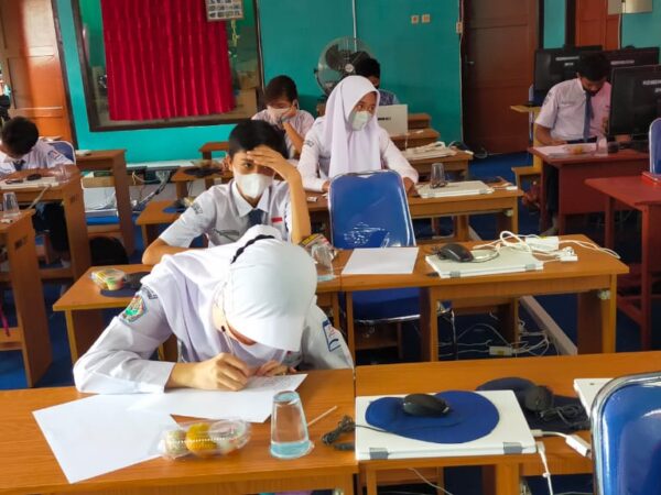 SMPN 3 TANJUNGPANDAN GELAR LOMBA MENULIS PUISI LINGKUNGAN