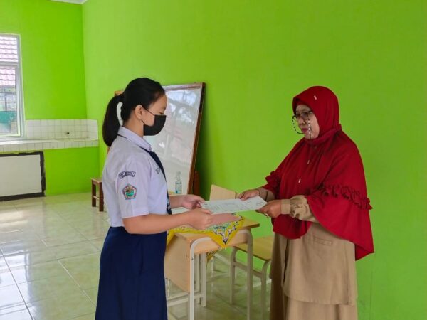 211 SISWA KELAS 8 TERIMA HASIL PTS