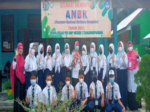 Siswa Kelas VIII SMPN 3 Tanjungpandan melaksanakan ANBK Tahun 2021 pada tanggal 6-7 Oktober 2021