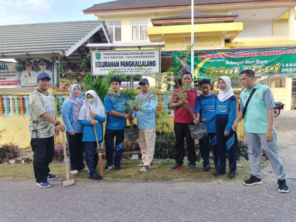 Bakti Sosial, Kader Adiwiyata Melaksanakan Penanaman Pohon dan Bersih-bersih di Area GOR dan Kelurahan Pangkalalang- Tanjungpandan Bakti Sosial, Kader Adiwiyata Melaksanakan Penanaman Pohon dan Bersih-bersih di Area GOR dan Kelurahan Pangkalalang- Tanjungpandan