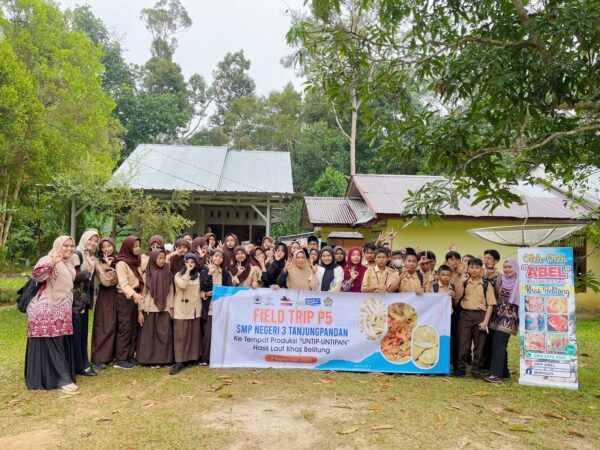 SMPN 3 Tanjungpandan Fieldtrip ke Pusat Oleh-oleh di Belitung