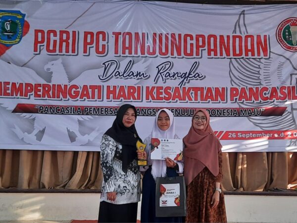 KHEIZA PERMATA JUARA 1 LOMBA CIPTA DAN BACA PUISI
