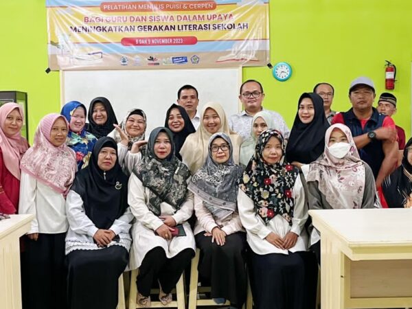 Tingkatkan Kompetensi Literasi, Guru dan Siswa SMPN 3 Tanjungpandan Ikuti Pelatihan Menulis Puisi dan Cerpen