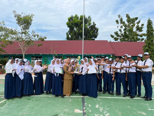 Grup Paduan Suara SMPN 3 Tanjungpandan Juara 1 Lomba Paduan Suara Peringatan Hari Pahlawan