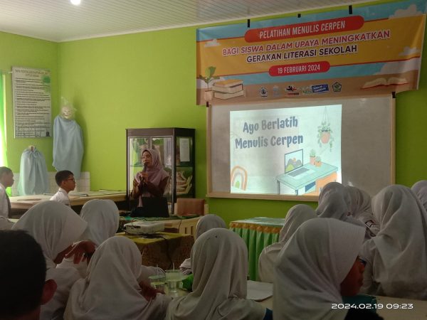 Pelatihan Menulis untuk Siswa SMPN 3 Tanjungpandan