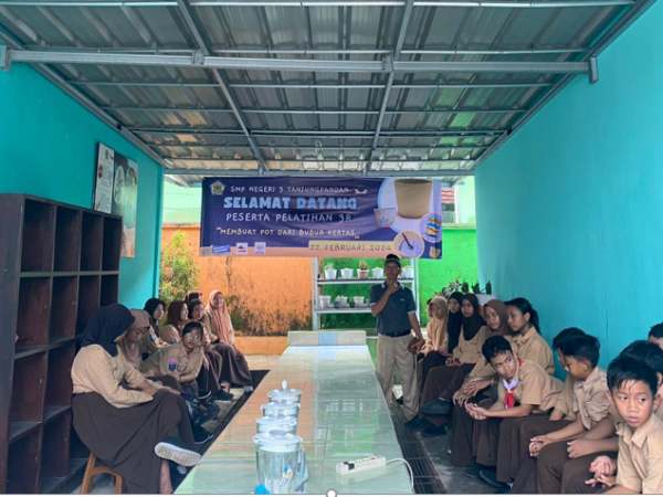 Kreativitas Kader Adiwiyata Spentri Dalam Membuat Kerajinan Dari Bubur Kertas Kreativitas Kader Adiwiyata Spentri Dalam Membuat Kerajinan Dari Bubur Kertas