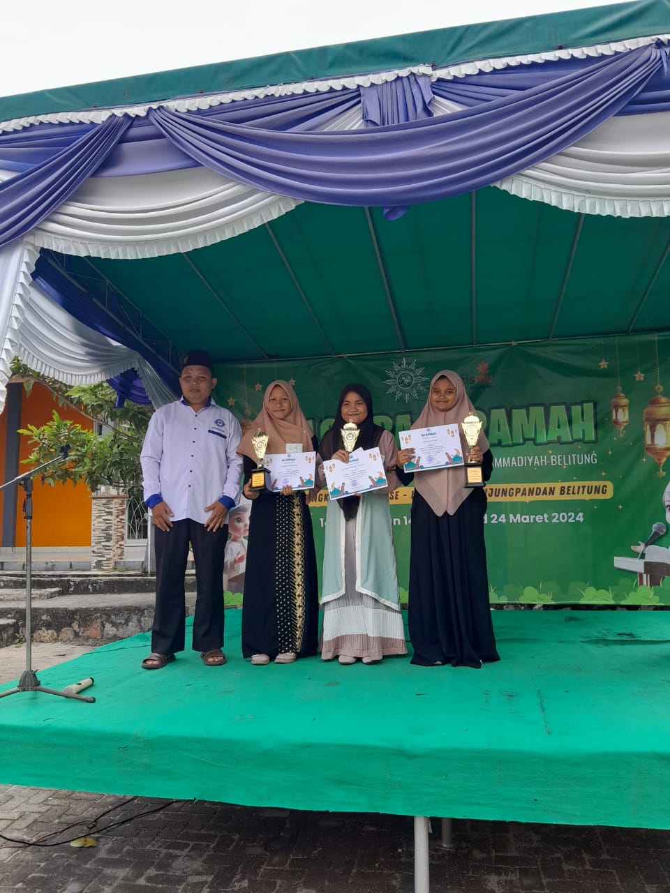 Habibah Khairaani meraih juara 3 lomba ceramah agama