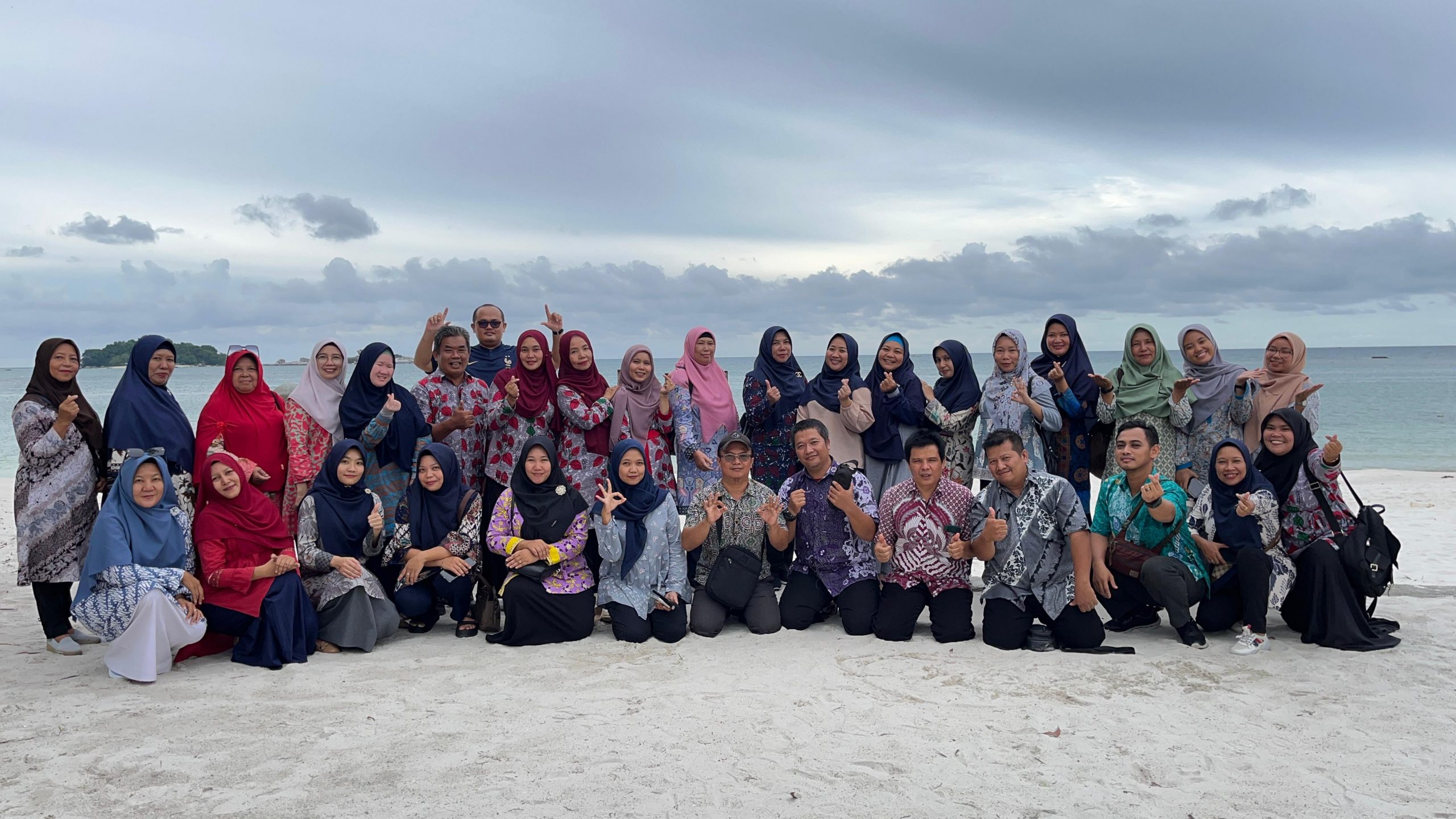 PELEPASAN TIGA GURU SMPN 3 TANJUNGPANDAN YANG LULUS PPPK TAHUN 2024