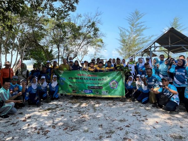Peringati Hari Bumi, SMPN 3 Tanjungpandan Lakukan Bakti Sosial di HKM Pantai Merida Peringati Hari Bumi, SMPN 3 Tanjungpandan Lakukan Bakti Sosial di HKM Pantai Merida