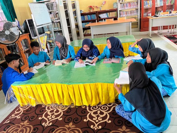 Menjelajahi Dunia Lewat Buku: Inspirasi dan Rekomendasi Bacaan Favorit Siswa-Siswi SMP Negeri 3 Tanjungpandan